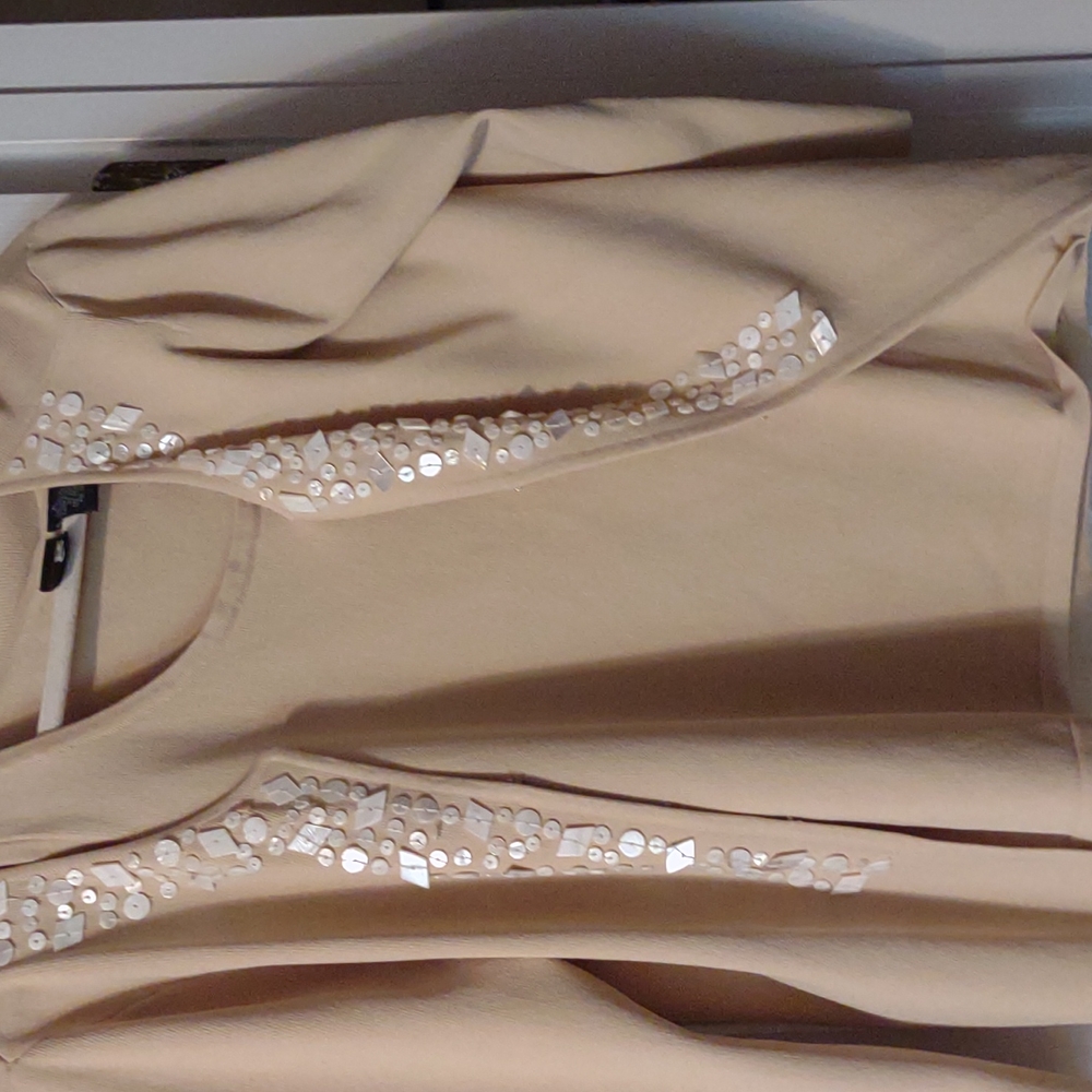 Beige Cardigan & Shell~Embellished with Stones of Mother Pear differ shape Look